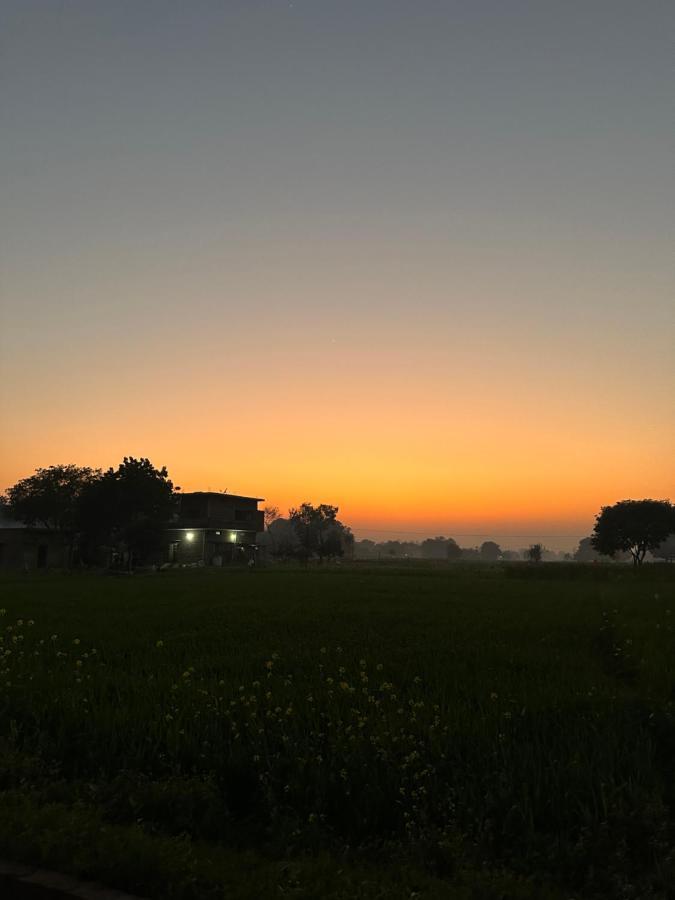 Kaashi Flora Villa Varanasi Bagian luar foto