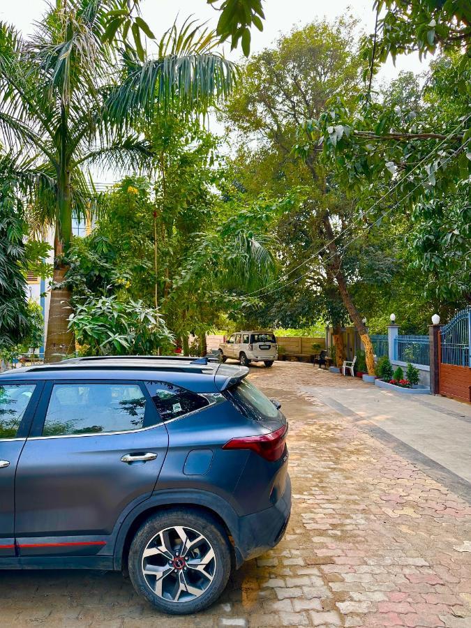 Kaashi Flora Villa Varanasi Bagian luar foto