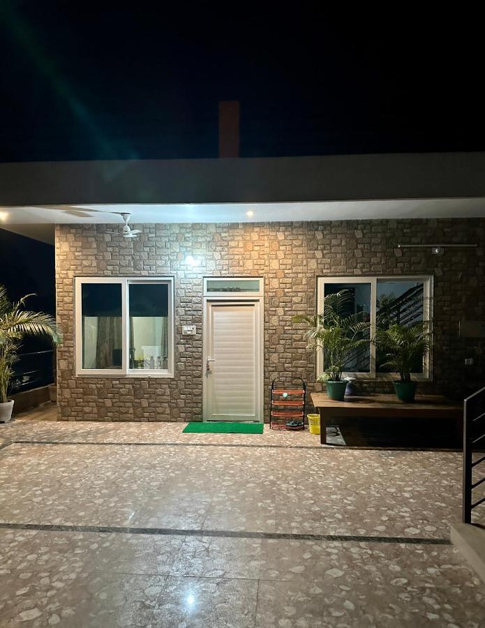 Kaashi Flora Villa Varanasi Bagian luar foto
