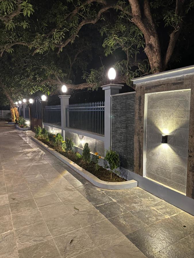 Kaashi Flora Villa Varanasi Bagian luar foto
