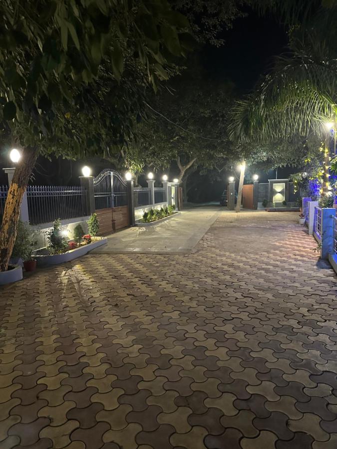 Kaashi Flora Villa Varanasi Bagian luar foto
