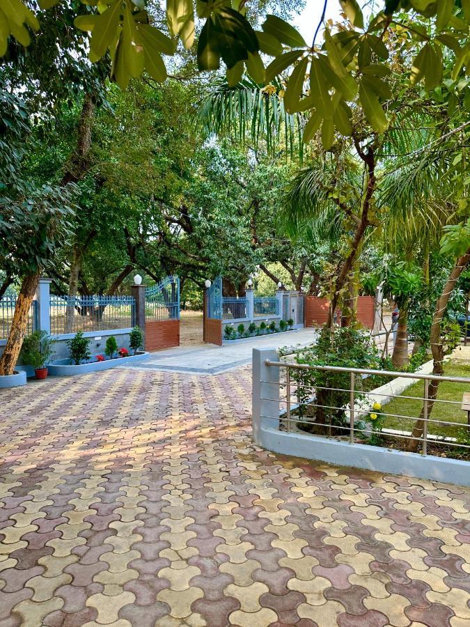 Kaashi Flora Villa Varanasi Bagian luar foto